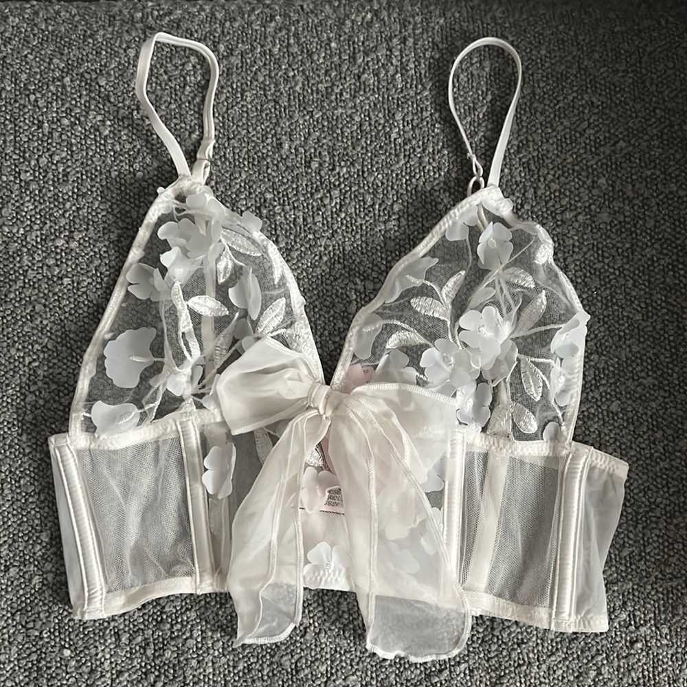 Victoria's Secret White Floral Lace Bra